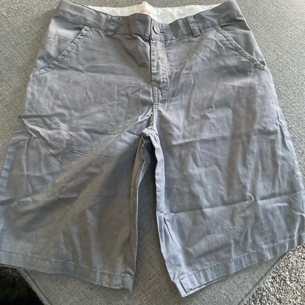 Boys size 14 gray shorts.